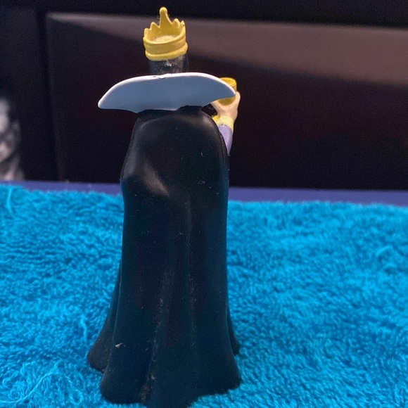 Disney Princess Snow White Evil Queen Holding Chalice Pvc Figure - Picture 2 of 2